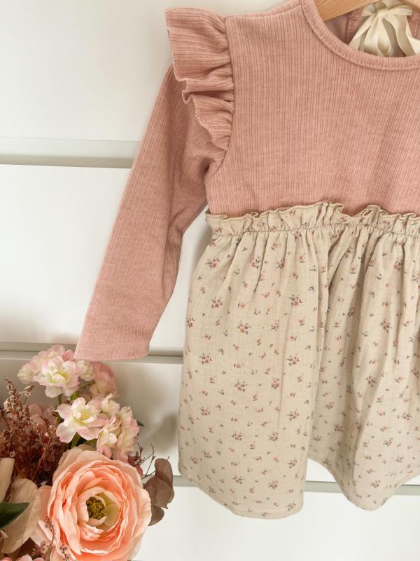 Coverfoto PETIT INDI I Soft pink flowers dress